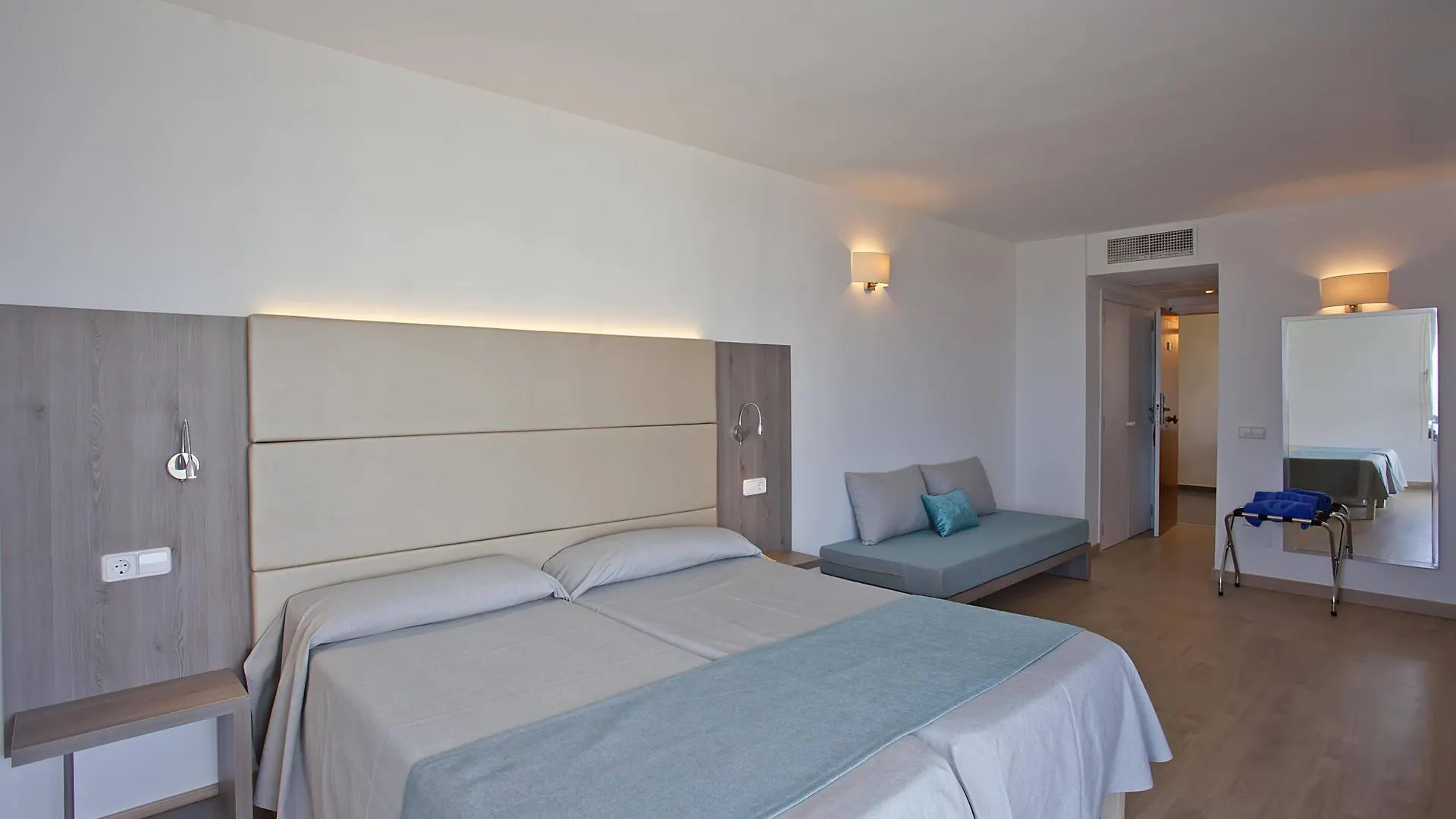 Aparthotel Playa Dorada Sa Coma  3*, Sa Coma (Mallorca)